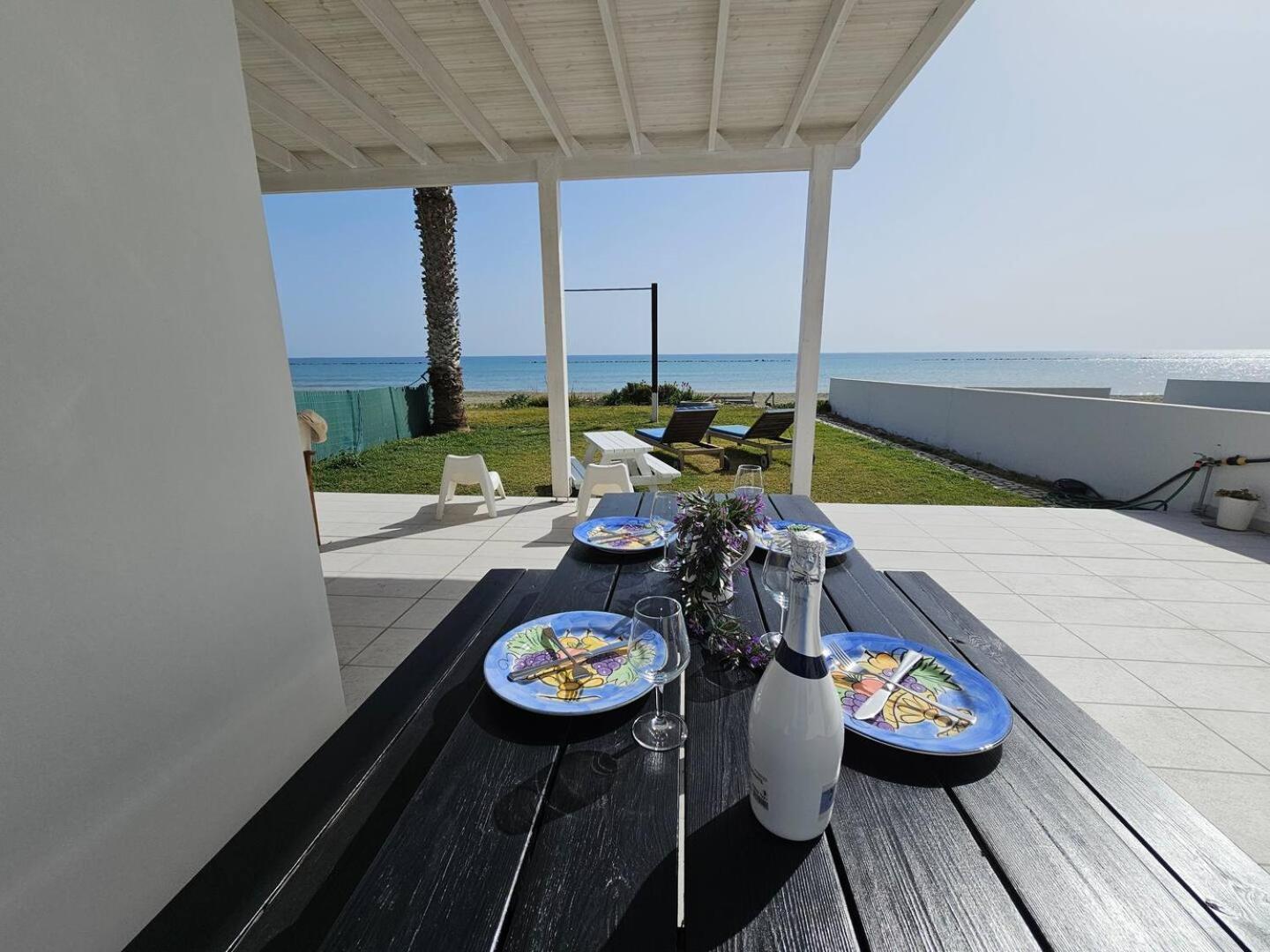 Ammos Beachfront Villa Paradise Λάρνακα Εξωτερικό φωτογραφία